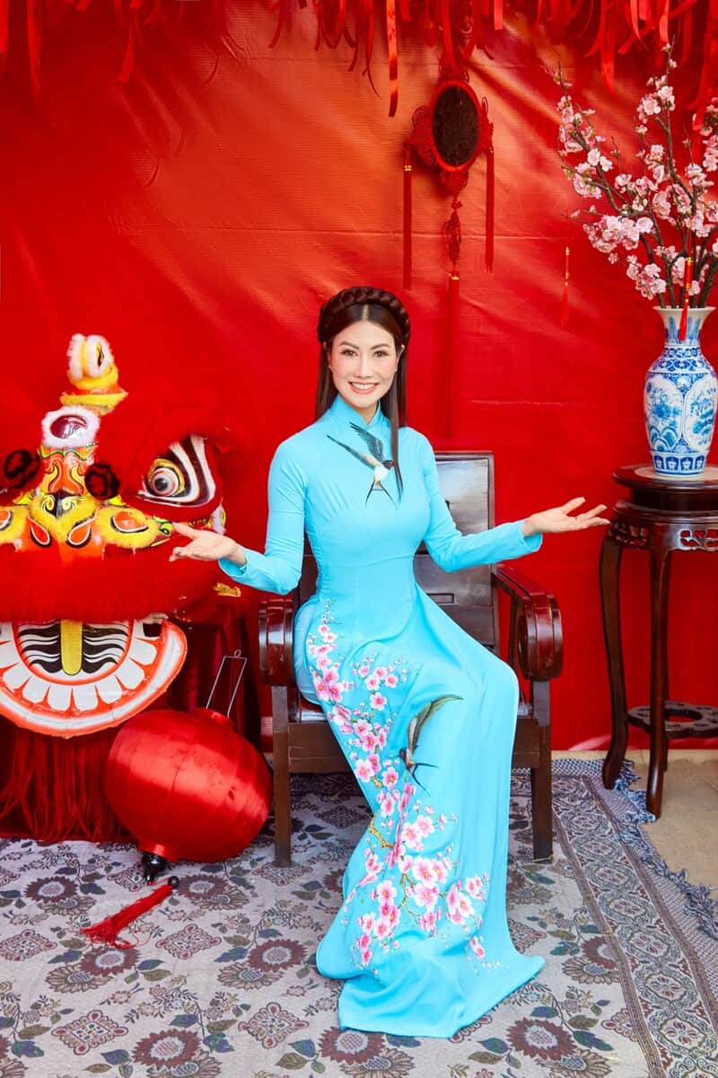 Hoa hậu Doanh nhân Đào Ái Nhi khoe nhan sắc cực phẩm với áo dài - ảnh 3
