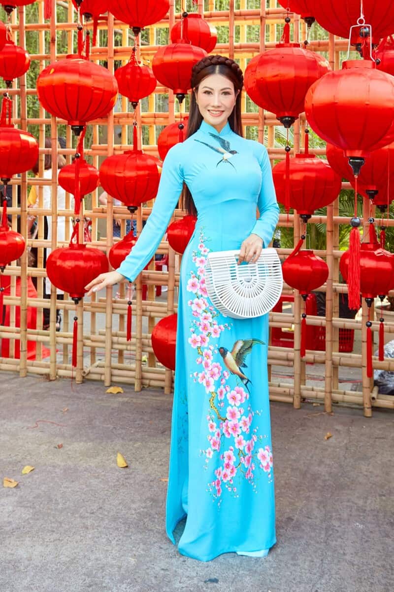 Hoa hậu Doanh nhân Đào Ái Nhi khoe nhan sắc cực phẩm với áo dài - ảnh 6