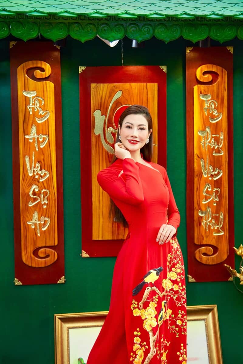 Hoa hậu Doanh nhân Đào Ái Nhi khoe nhan sắc cực phẩm với áo dài - ảnh 5